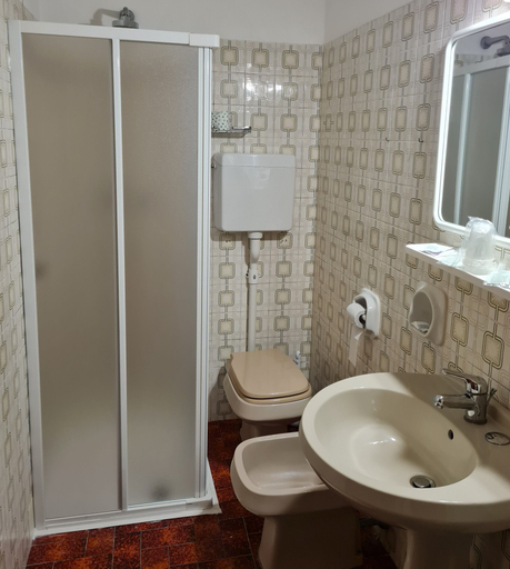 Bathroom 3, Albergo Ristorante San Matteo, Imperia