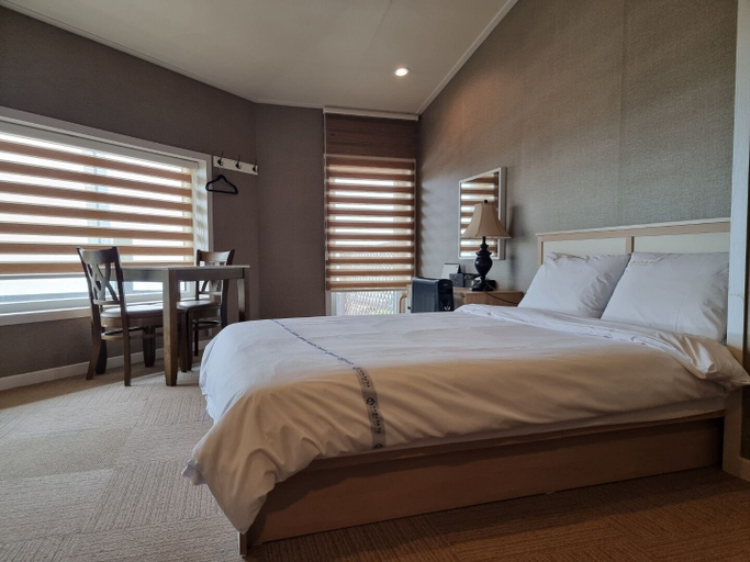 Bedroom 3, Benikea Mountain and Sea Yangyang, Yangyang