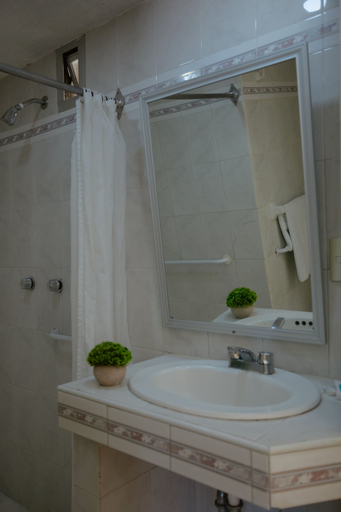 Bathroom 3, Hotel Zacatecas Courts, Vetagrande