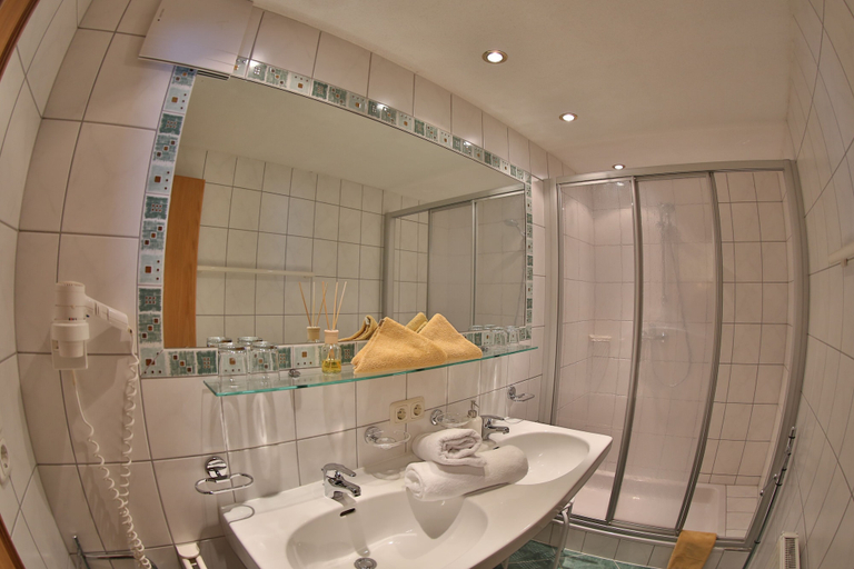 Bathroom 3, Apart Altamira, Landeck