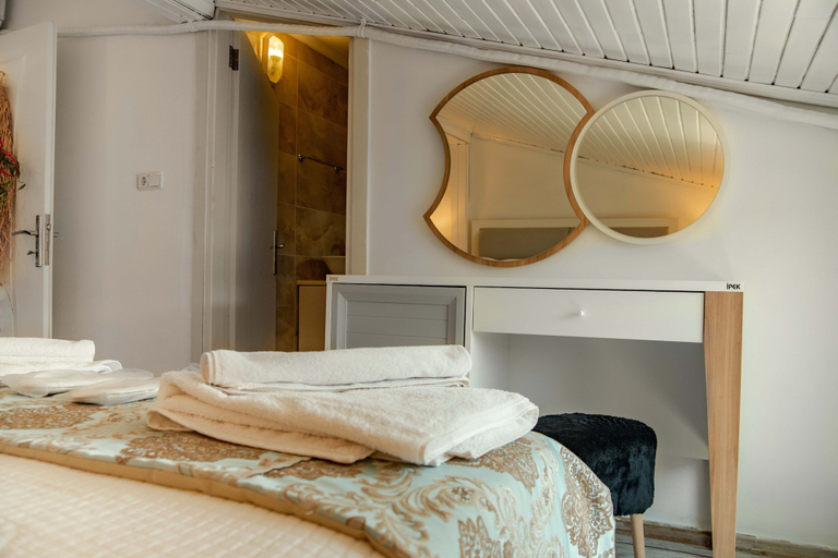 Bedroom 3, Aksac Hotel Cunda, Ayvalık