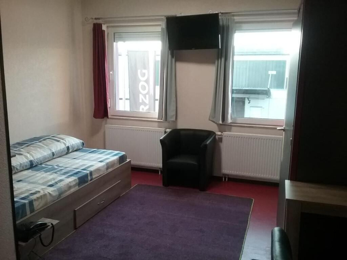 Bedroom 2, P&P V-V UG, Stuttgart