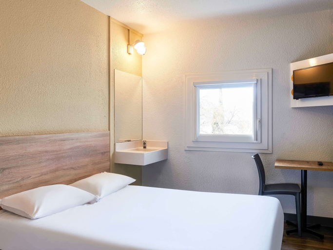 Bedroom 2, hotelF1 Moret Fontainebleau, Seine-et-Marne