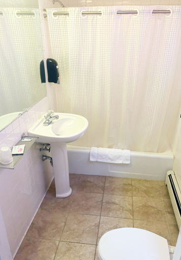 Bathroom 5, Brewer Motor Inn, Penobscot