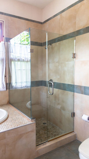 Bathroom 3, The Inn at 6