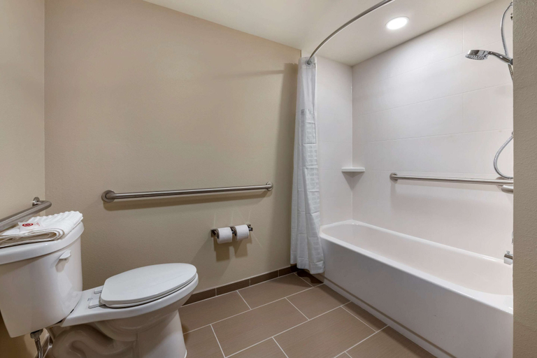 Bathroom 5, Comfort Suites Daytona Beach - Speedway, Volusia
