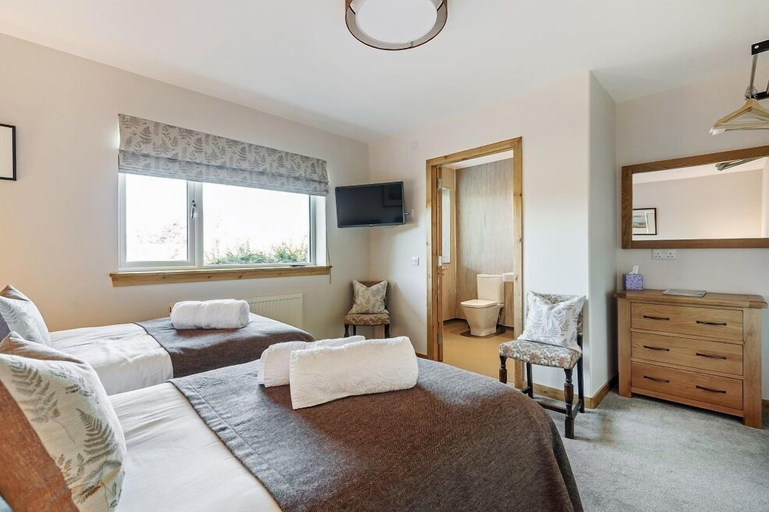 Bedroom 3, Skye Lodge, Highland