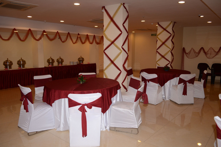 Food & Drinks 5, Hotel Classic Diplomat, Delhi