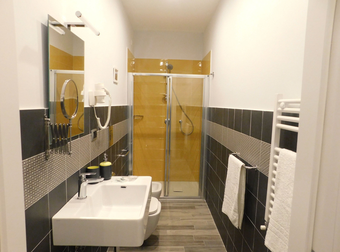 Bathroom 5, Scaramantico Rooms, Napoli