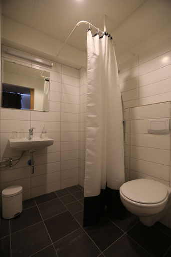Bathroom 4, 100 Iceland Hotel, Reykjavík