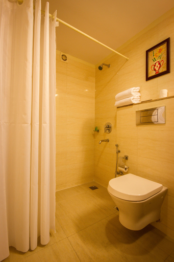 Bathroom 4, Hotel Classic Diplomat, Delhi