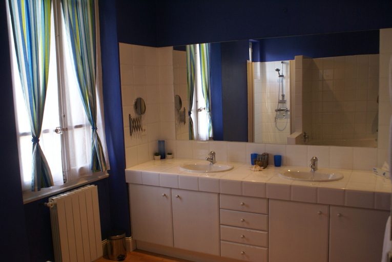 Bathroom 5, Villa Bellevue, Tarn