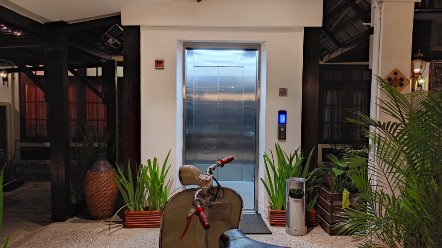 Exterior & Views 22