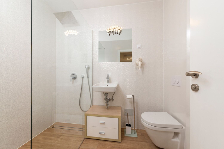 Bathroom 4, Villa Mediterranea, Bol