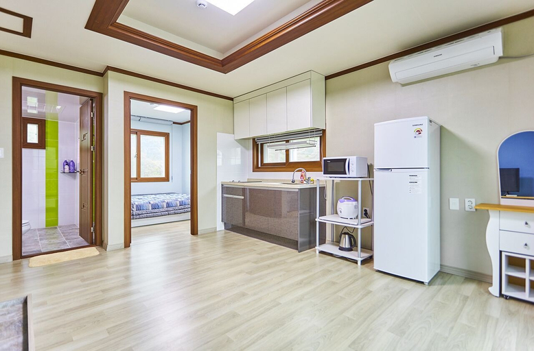 Others 3, Wuyeon and Inyeon Pension, Namhae