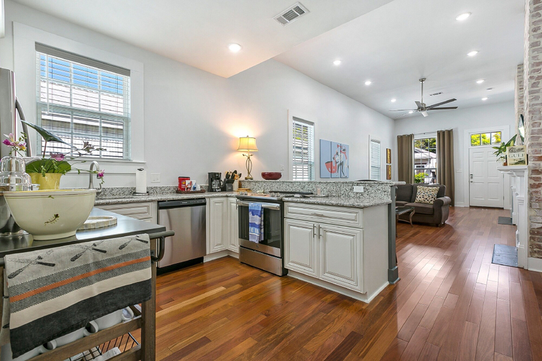 Food & Drinks, Spacious 5 Bedroom Near Magazine St & Uptown, Orleans