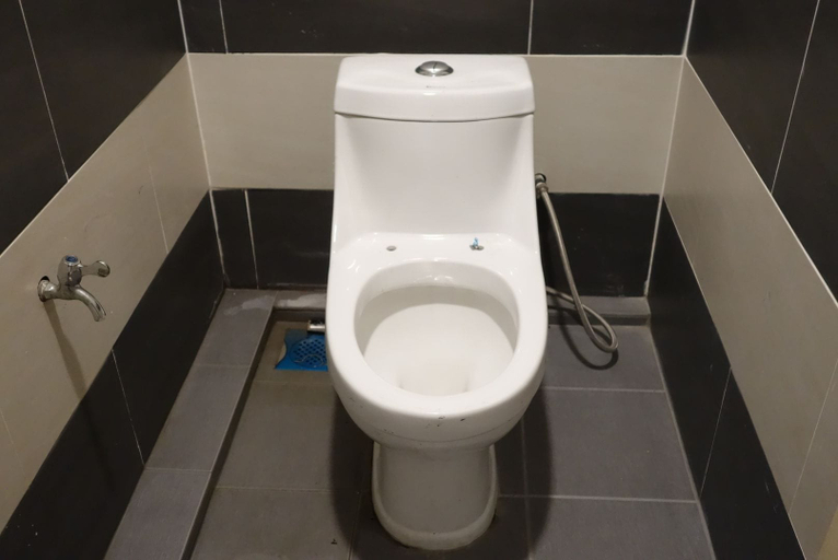 Bathroom 2, Hornbill Hostel, Kuching
