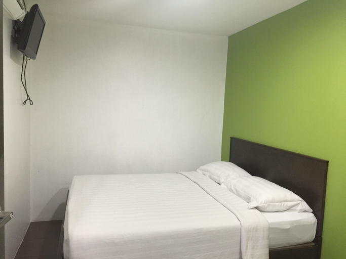 Bedroom 5, Red Tomato Hotel, Labuan