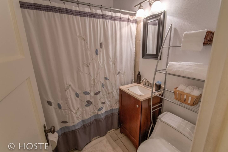 Bathroom, 2Br Relax Lovely Home With Fairytale Garden, El Paso