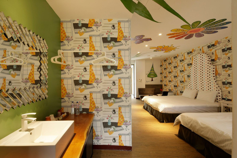 Bedroom 3, Love To Stick Together, Nantou