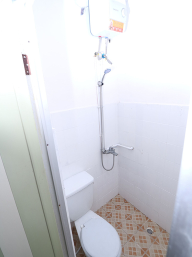 Bathroom 5, Kamar Keluarga Kartini, Central Jakarta
