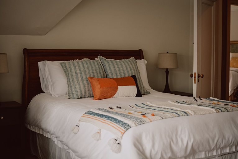 Bedroom 2, Hill Road Manor Bed & Breakfast, Division No. 6