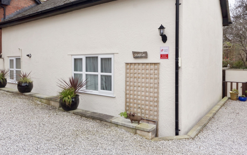 Exterior & Views, Vale View Cottages - The Stables, Denbighshire