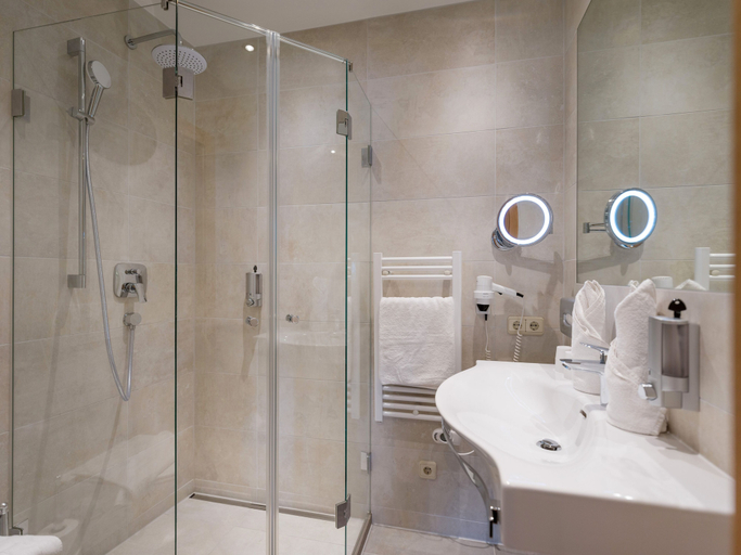 Bathroom 4, Alpen Glück Hotel Unterm Rain garni, Kitzbühel