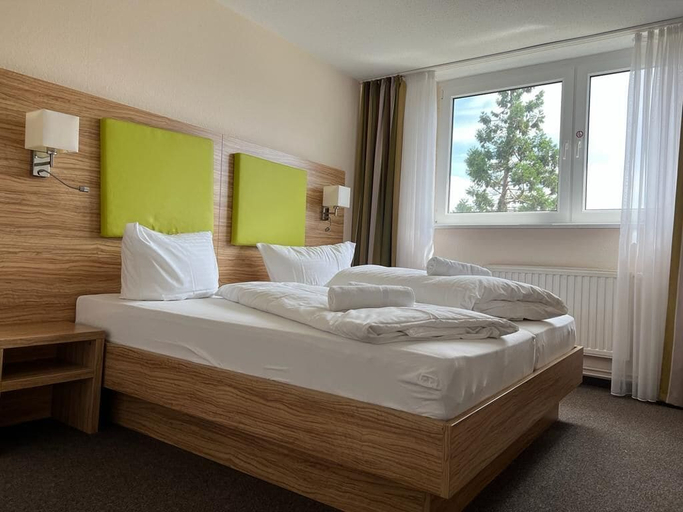 Bedroom 3, Hotel Ziegenkrug - Hotel Pritzwalk, Prignitz