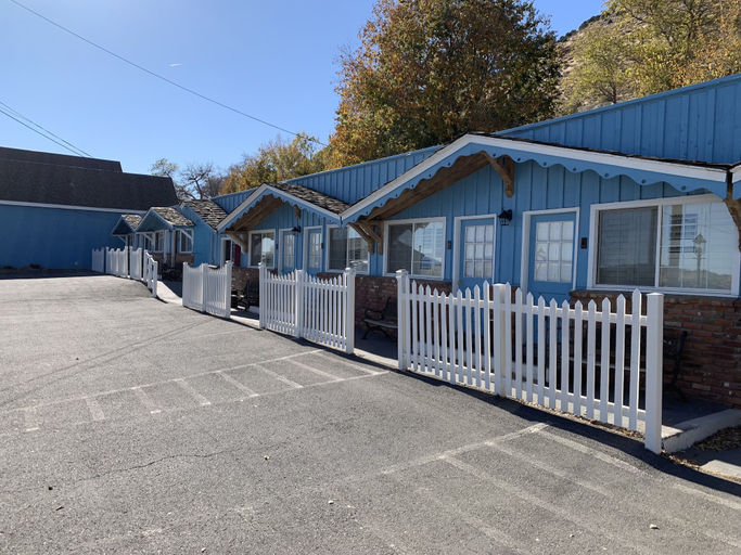 Exterior & Views 2, Sugarloaf Mountain Motel, Storey