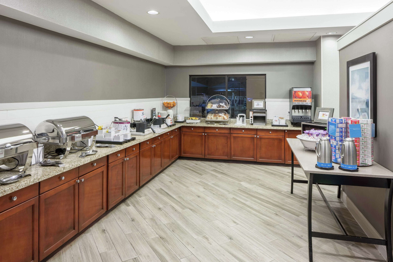 Food & Drinks 5, Hampton Inn & Suites by Hilton Miami-Doral/Dolphin Mall, Miami-Dade