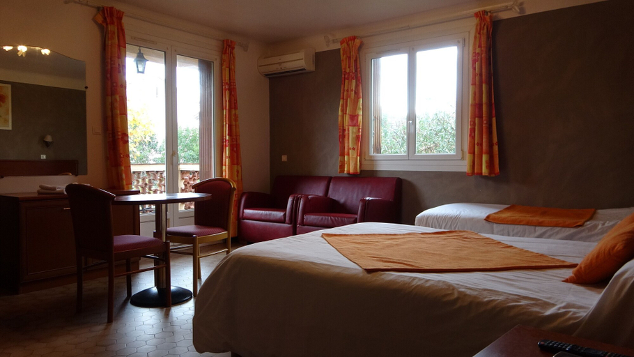 Bedroom 2, Hôtel Charles, Var