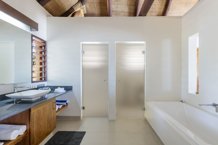 Bathroom 5, Eratap Beach Resort, Eratap