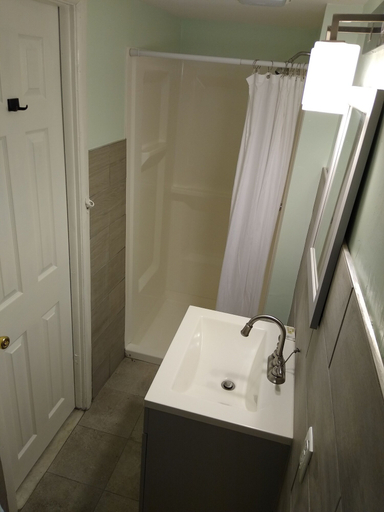 Bathroom 3, Laurel Notch Motel, Burlington