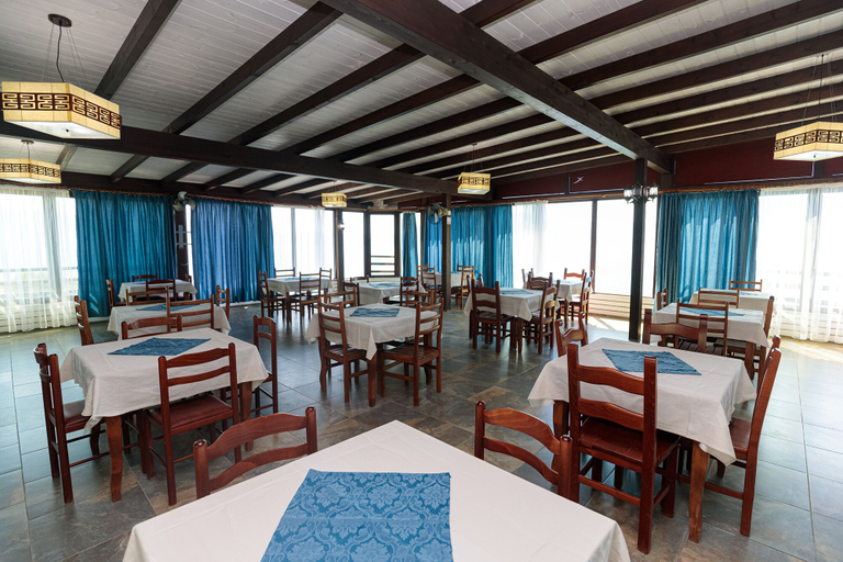 Food & Drinks 4, Hotel Azzurro, Sarandës