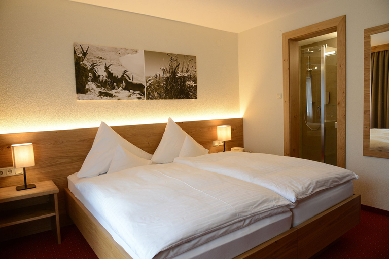Bedroom 2, Hotel Garni Mössmer, Landeck