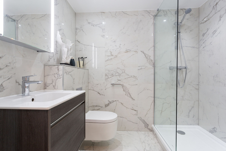 Bathroom 4, The Carlyle by Nestor, London