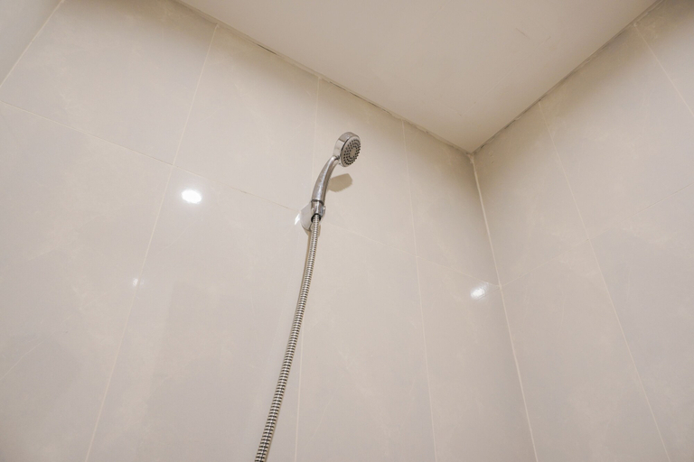 Bathroom 3, Simple And Cozy Living Studio At Serpong Garden Apartment, Tangerang