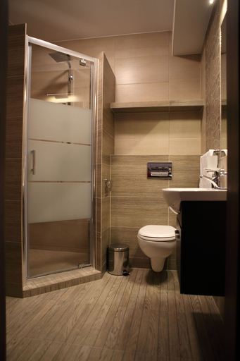 Bathroom 4, Hotel Piast, Malbork