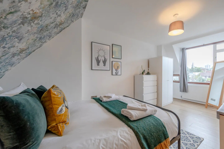 Bedroom 2, Central 3 Bedroom House With Garden, London