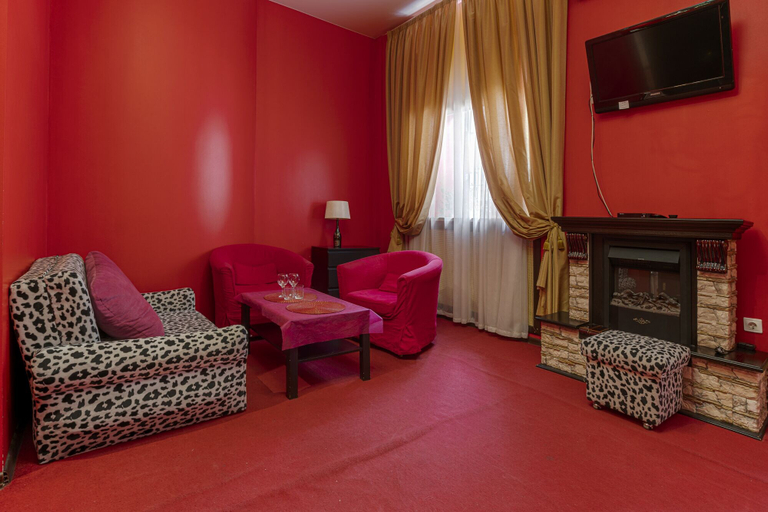Others 4, Hotel Letto, Central