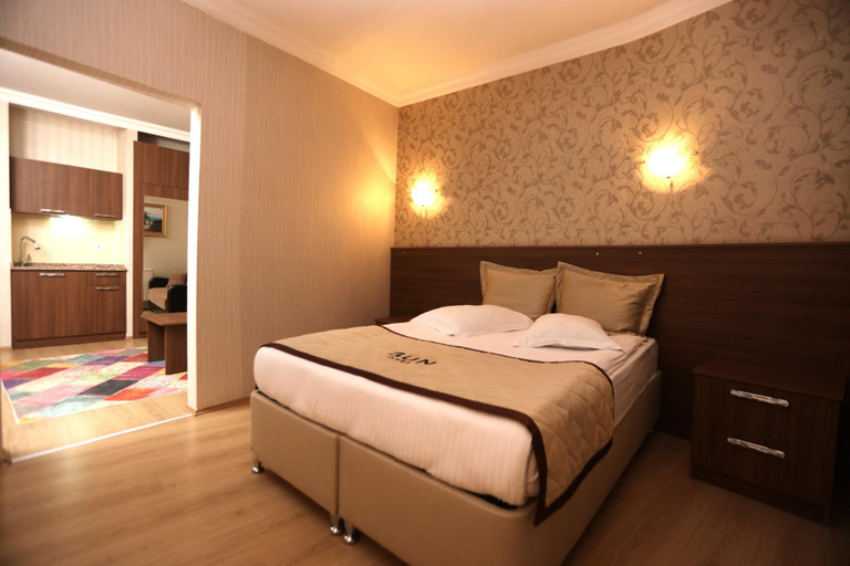 Others 3, Gun Otel, Merkez