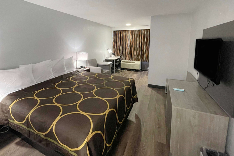 Bedroom 3, Super 8 By Wyndham Pigeon Forge Downtown, Sevier