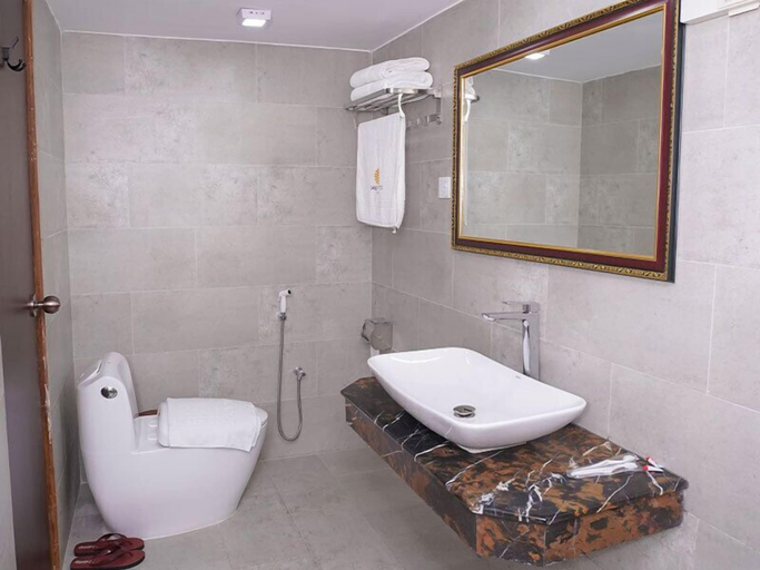 Bathroom 3, Oasis Hotel Cumilla, Comilla