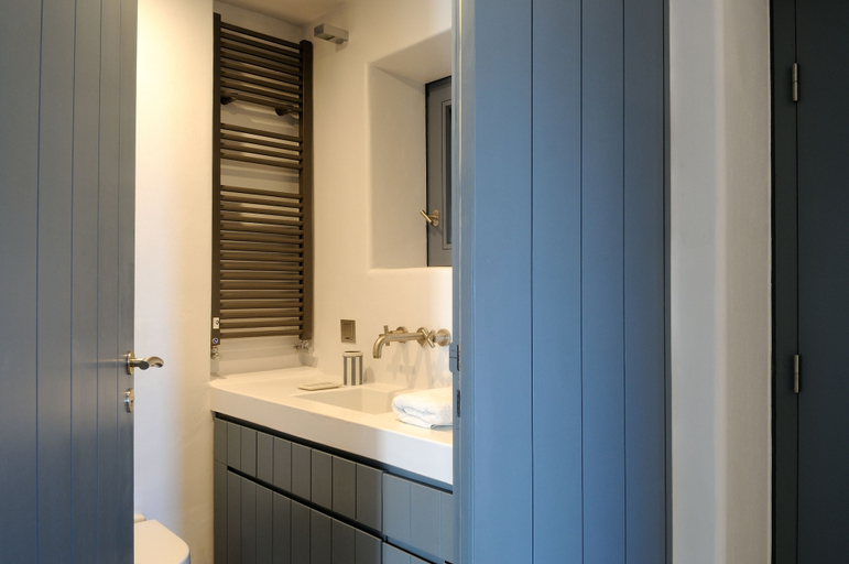 Bathroom 3, Iris, South Aegean
