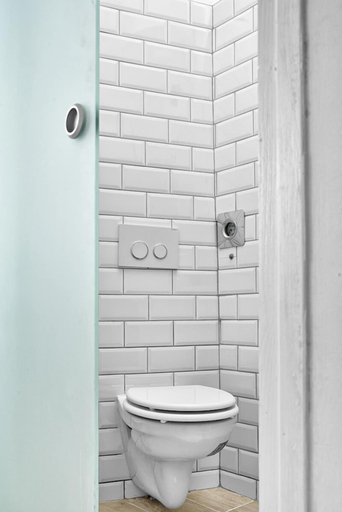 Bathroom 2, Elegant Ernesto, Budapesti