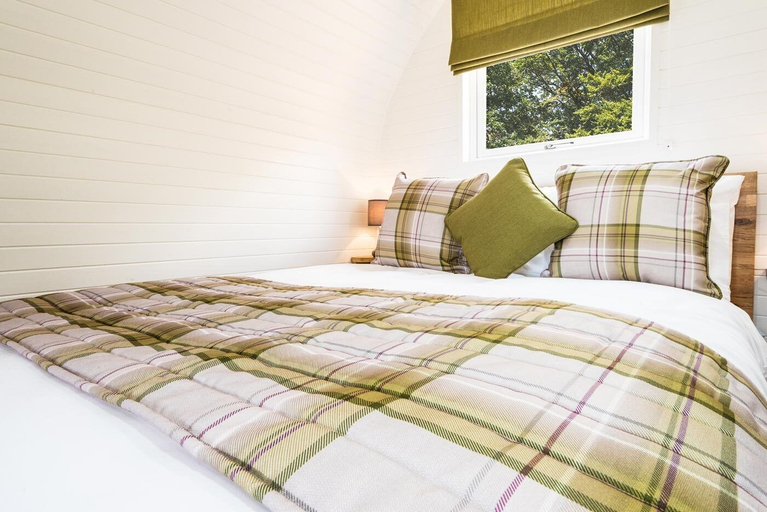 Bedroom 2, Weedingshall Lodges, Falkirk