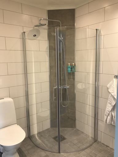 Bathroom 2, Kronan Bed & Breakfast, Vara