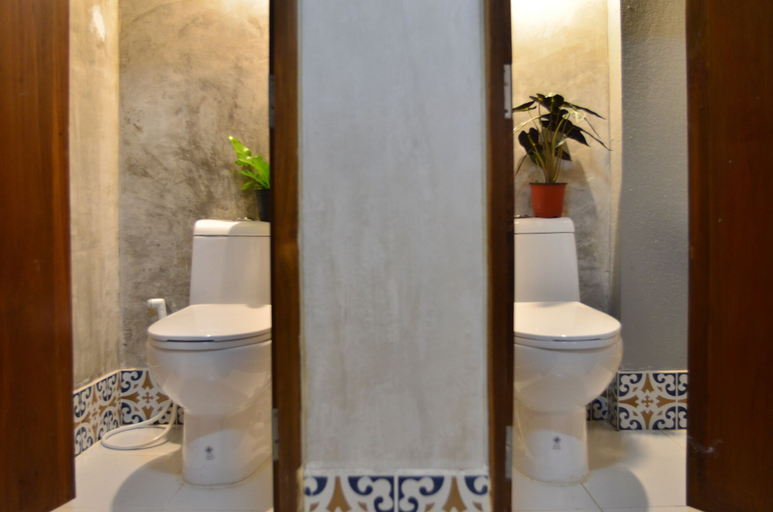 Bathroom, Wayla Hostel, Phra Nakhon
