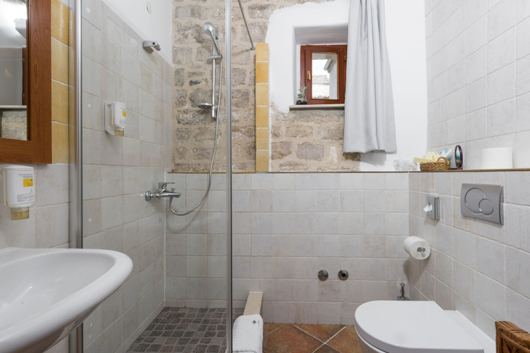 Bathroom 4, Hotel Villa Nora, Hvar